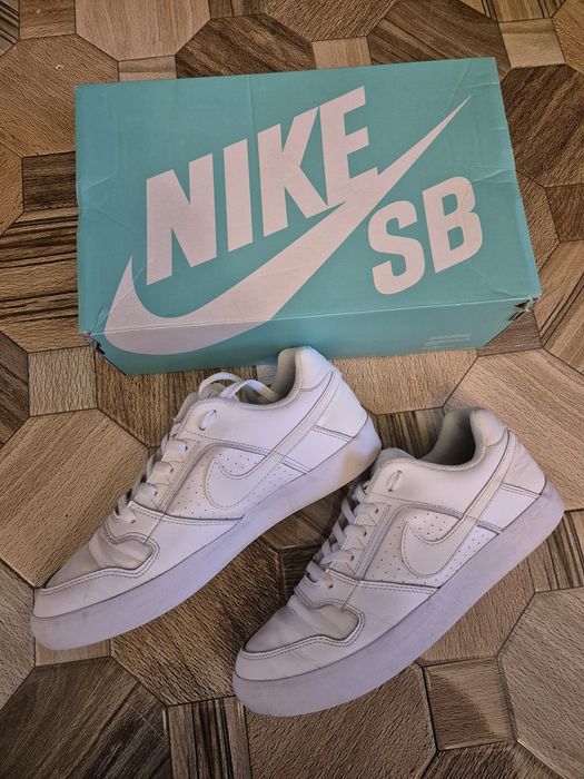 Adidas Nike nr 42 originali in cutie fara defecte