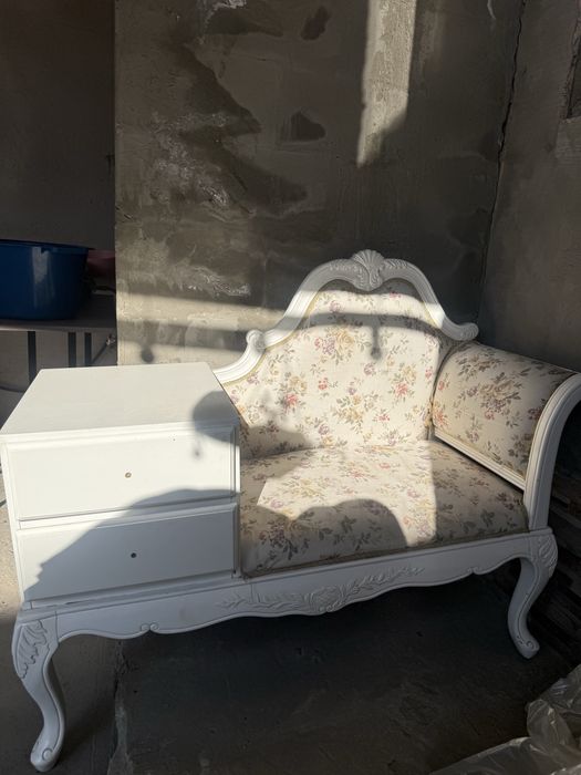 Винтажная кушетка в классическом стиле