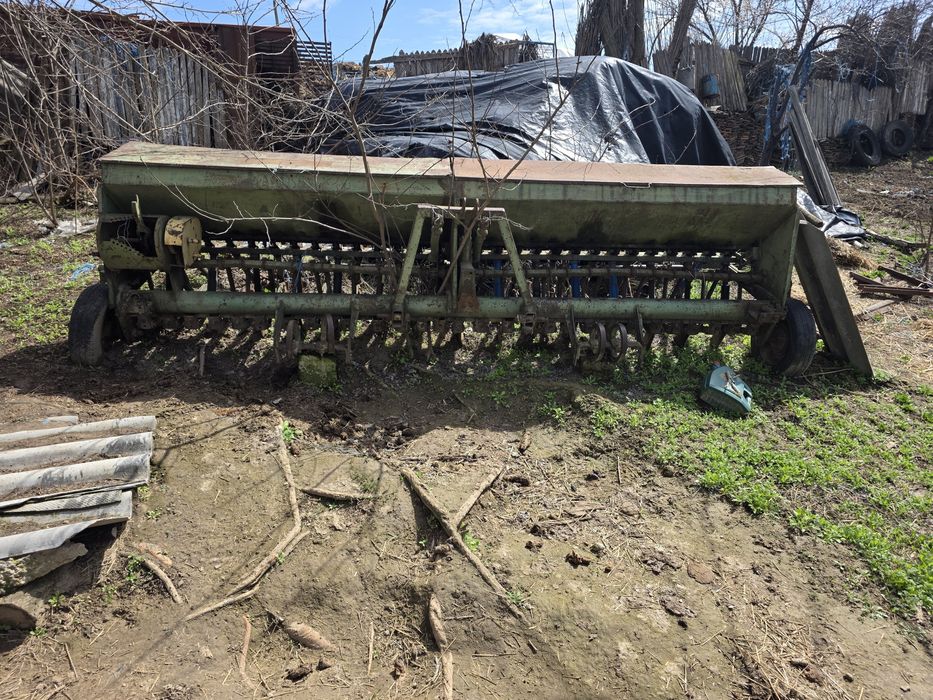 Vând  tractor u650 și utilaje agricole,toate  funcționale