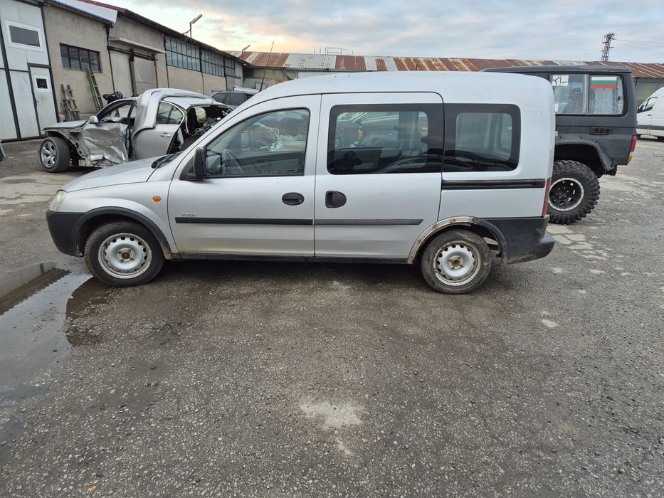 Opel combo 1.7 DTI - на части с  две плъзгащи врати.