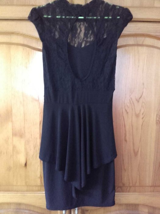 Къса черна рокля