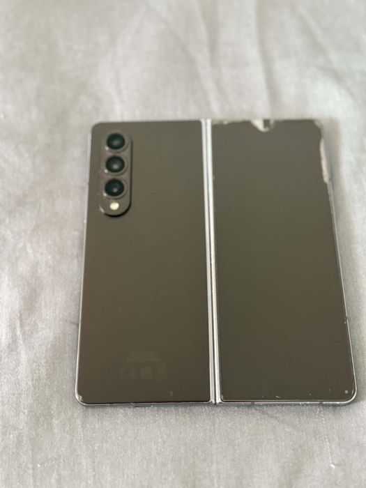 Продавам Самсунг зетфолд 4