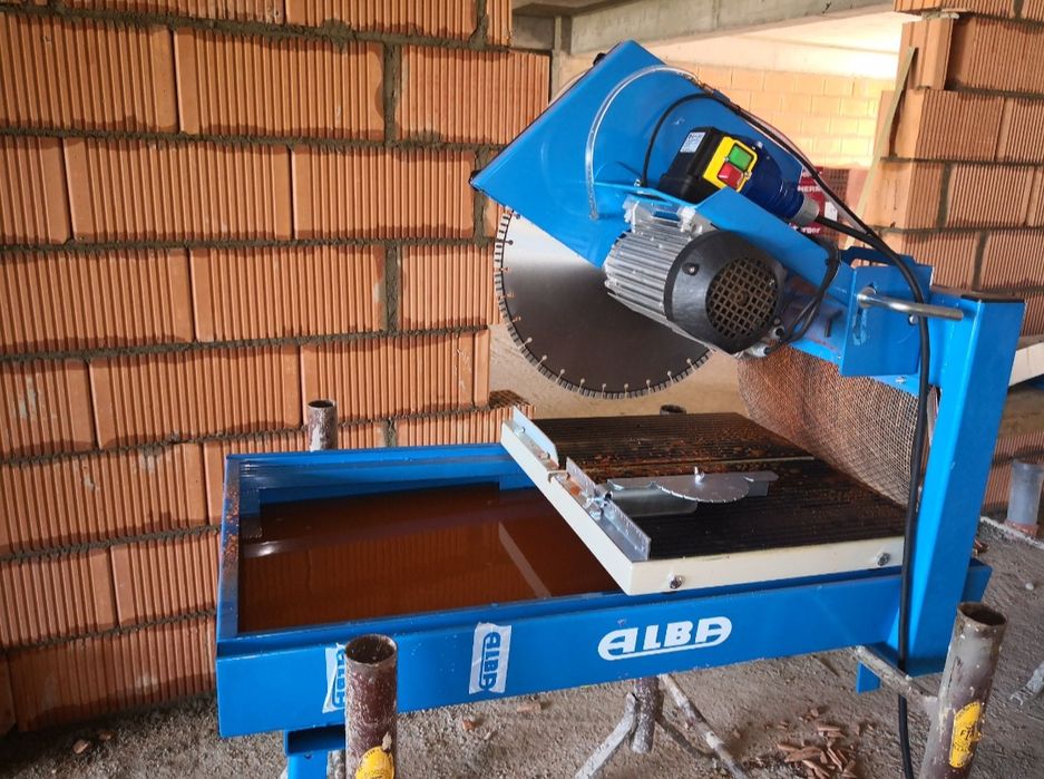 Vând/închiriez mașini tăiat materiale de constructii