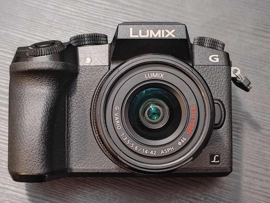 Lumix G7 + 25mm f1.7 + 14-42mm