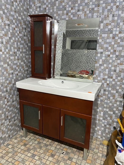 Раковина с мебелью