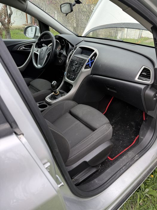 Vand sau schimb cu atv Opel astra j 2011