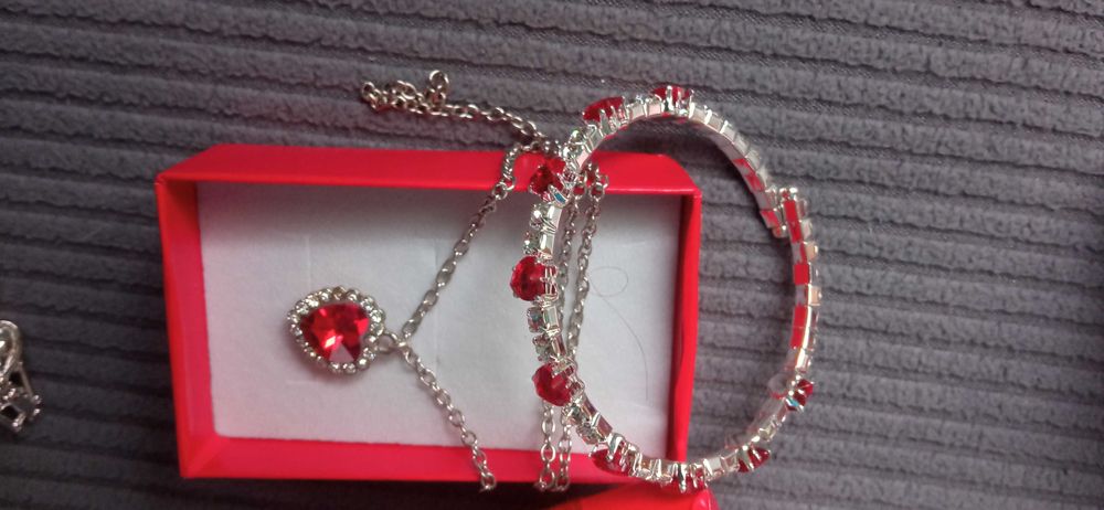 Масивен,дамски,сребърен ланец. Масивна,сребърна гривна.Различни модели