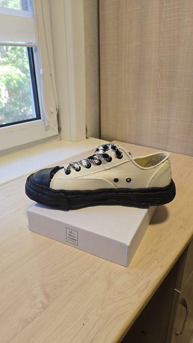 Продам НОВЫЕ кроссовки Maison Mihara
