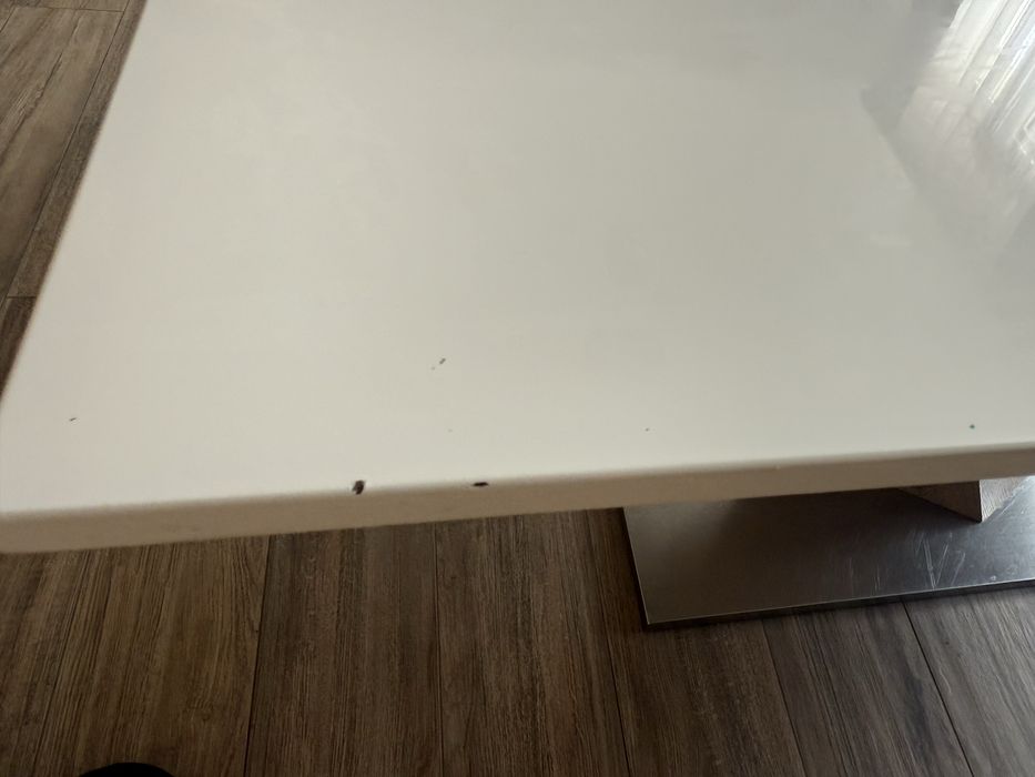 Разтегателна маса с бял мдф плот, кафяви крака, дъб сонома