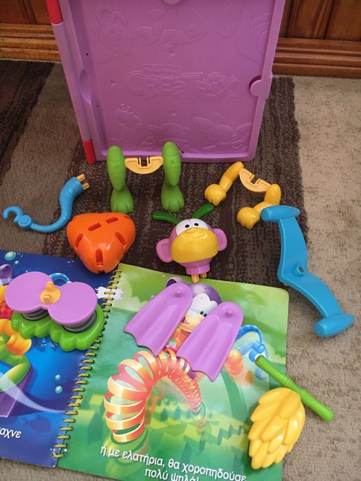 Поражается игрушка конструктор