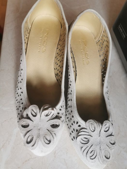 Страхотни обувки на прекрасни цени - Clarks,  Bright и др.