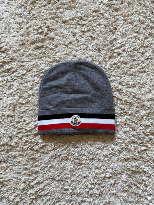 Fes Moncler gri — Nou, cu eticheta