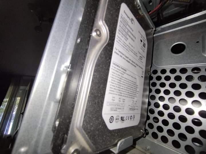 Офисный компьютер вместе с монитором