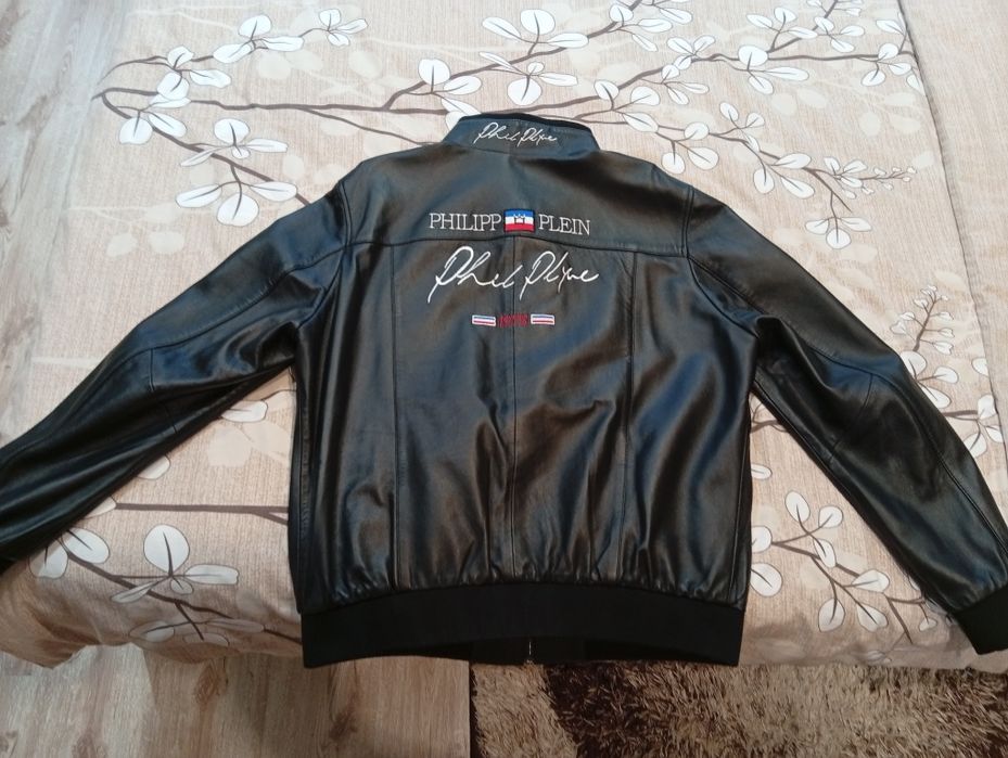 Продавам кожено яке FHlLlPPPLEN