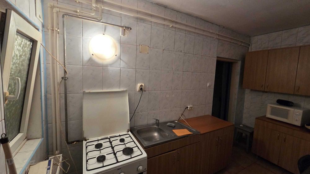 Inchiriez garsoniera casa la curte intrare separata sect 3 Buc