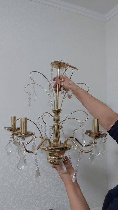 Продам четыре люстры
