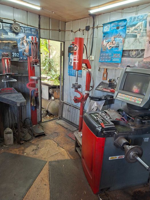 Продавам павилион работилница за авто гуми