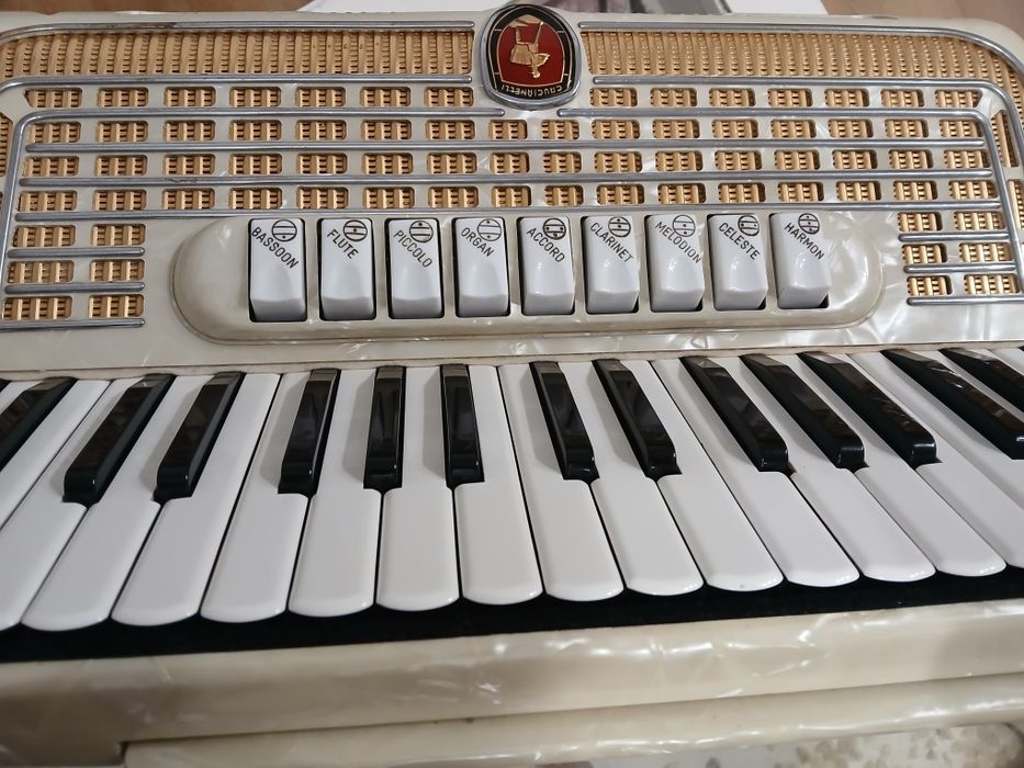 Acordeon Crucianelli 120 Basi muzica Bugari