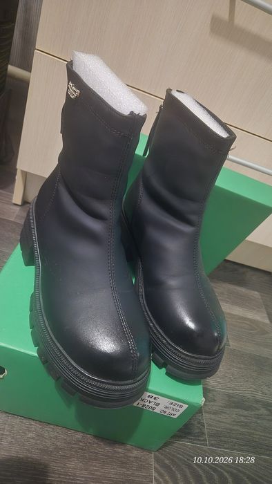 Продам демисезонные сапоги
