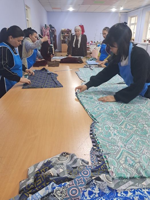 Ayollar uchun kesilgan mato