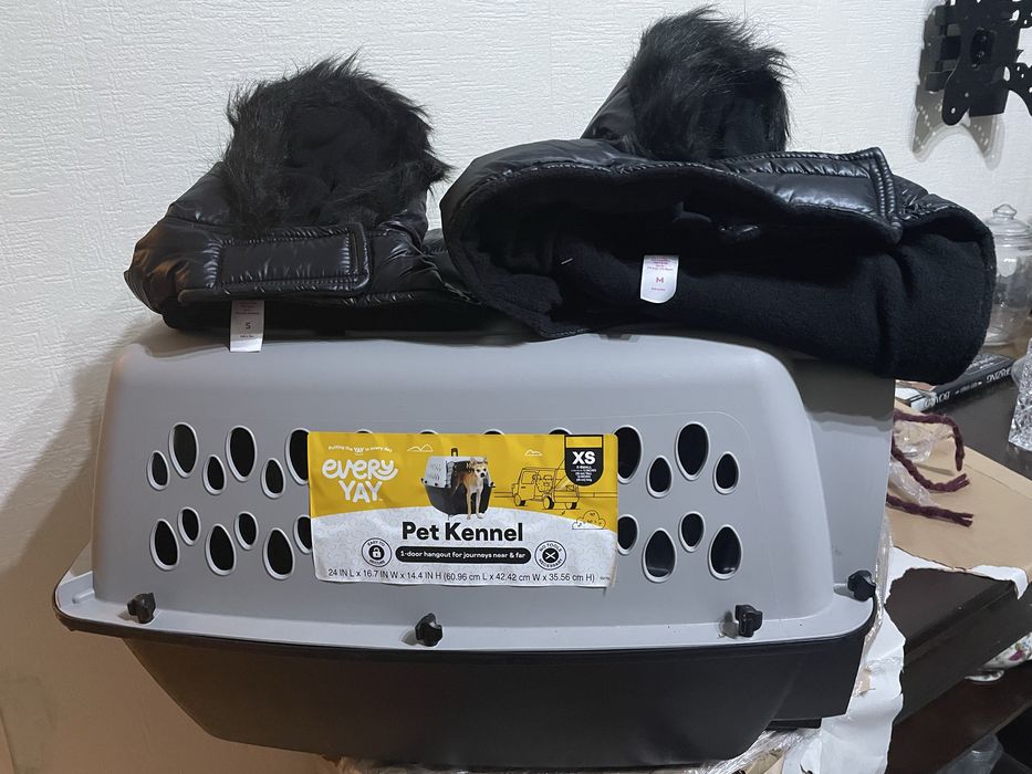 Продавам клетка за кучета/транспортна чанта+ подаръци