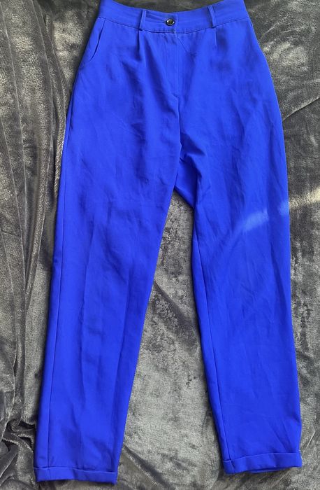 Продаю джинсы, костюм, юбка до колен