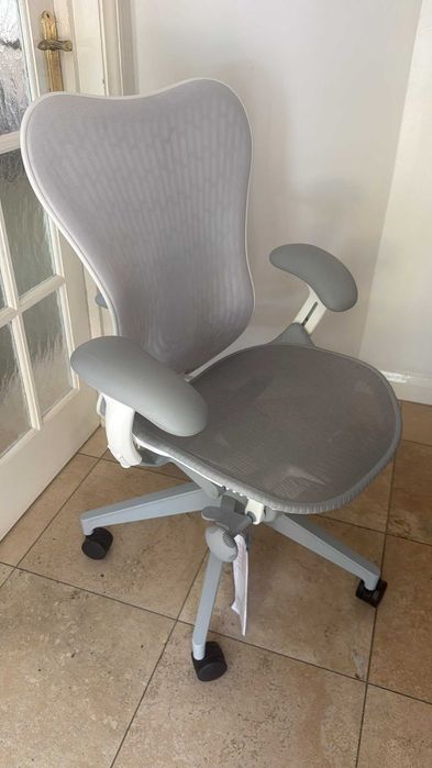 Herman Miller Mirra 2 Chair - Full Specification Model - White Scaun Culoare Albă