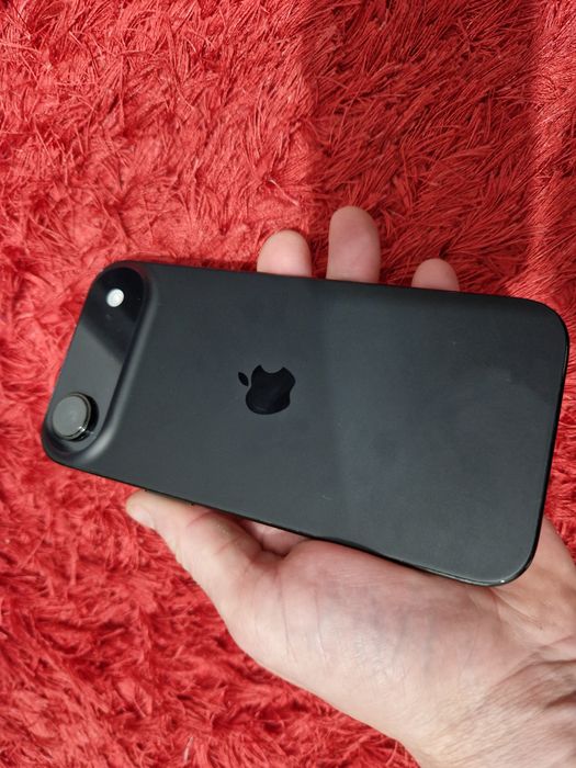 -Iphone 17 Air, ca Nou, 256Gb, 12Ram, Black Titanium, ireprosabil bat-100%-57 cicluri incarcare nici un semn de uzura doar telefonul poze reale