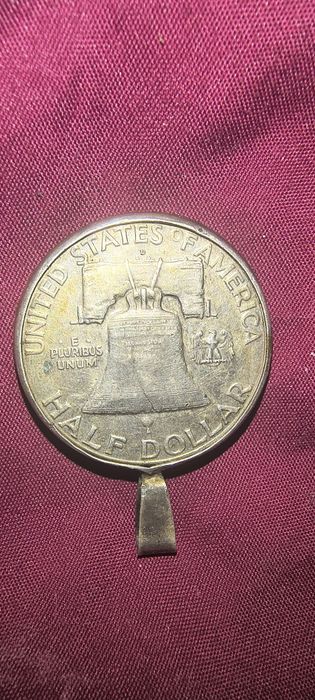 Сребърен медальон