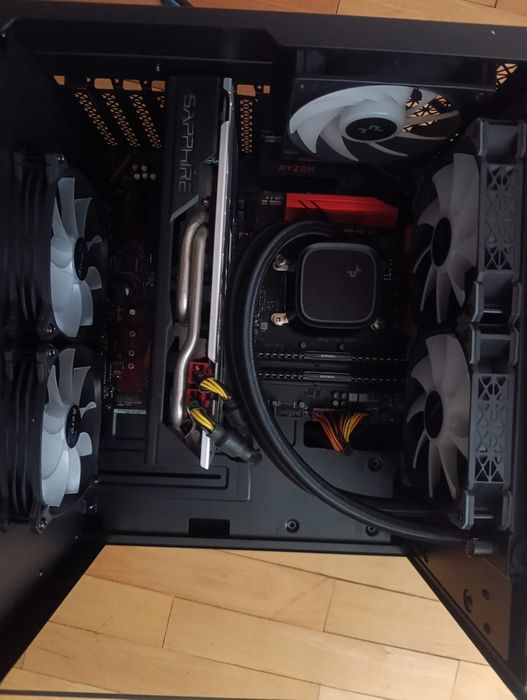Геймърски компютър, Ryzen 7 2700x, 16 Gb/RX 580 8GB