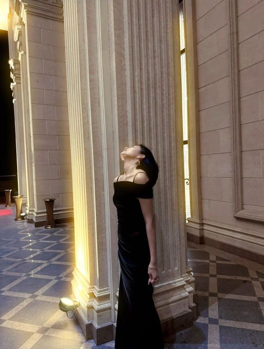 Длинное чёрное платье