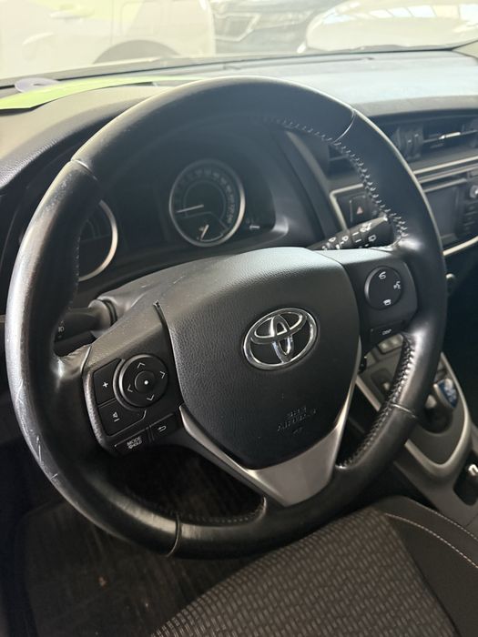 Toyota Auris Touring Sports Hybrid Lounge