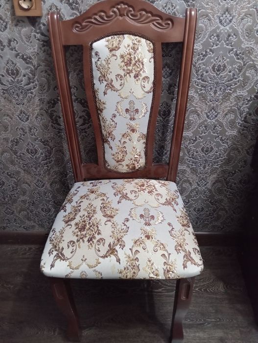 Срочно продаю гостинные стулья с узорами