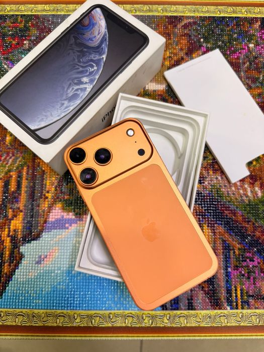 iPhone XR на корпусе 17про