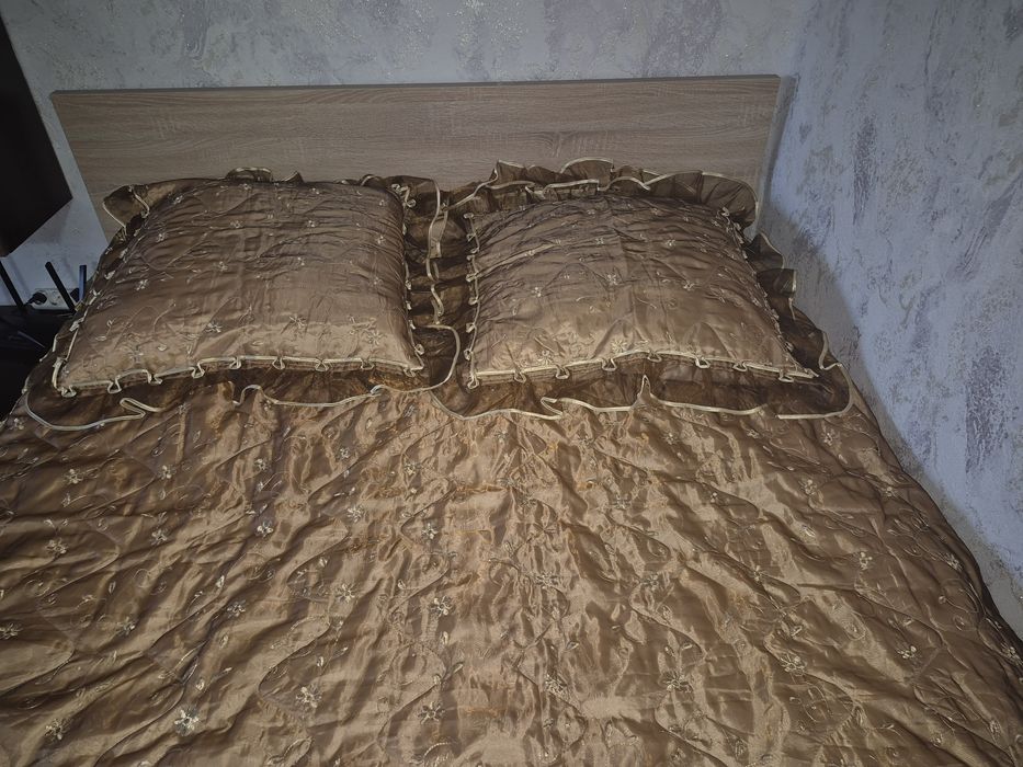 Покрывало с двумя наволочками