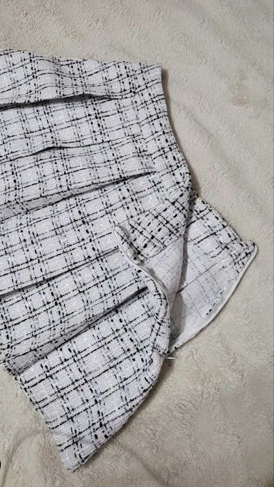 Продаю НОВЫЙ твидовый костюм(пиджак+юбка).