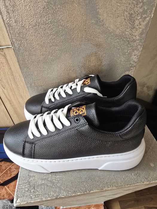 Vând adidași semi pele