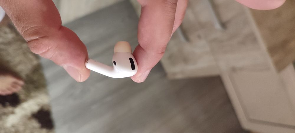Buna ziua vând airpods pro 2 originale folosite dar într-o stare foarte bună livrez personal.Va mulțumesc.