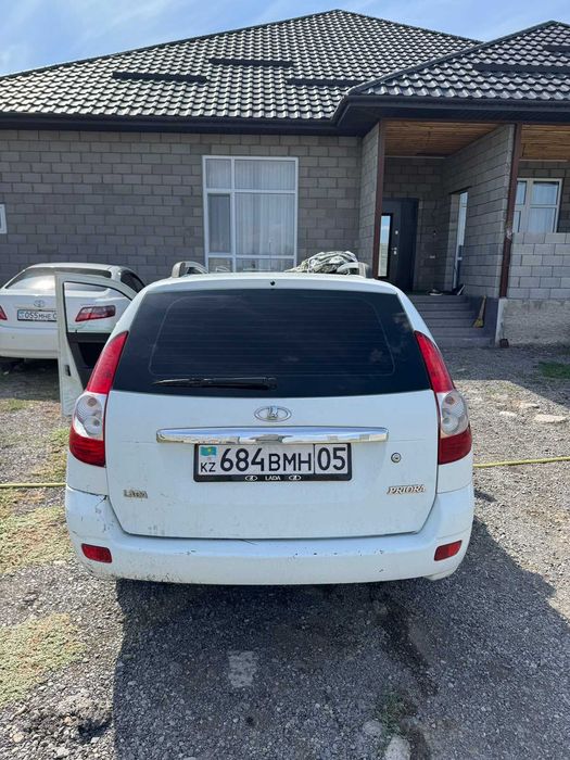 Автомобиль Лада Приора