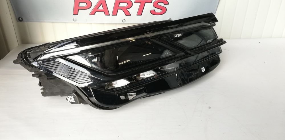 Десен и ляв фар VW Touareg 3 (2018-2024)