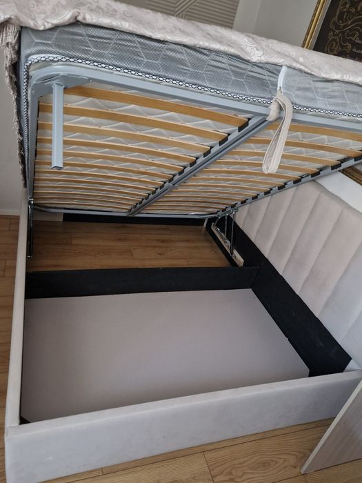 Кровать двуспальная