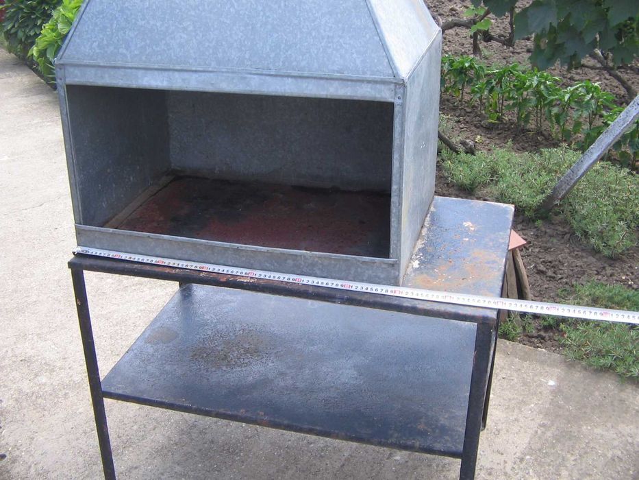 Скара/барбекю на дървени въглища с димоотводна шапка!