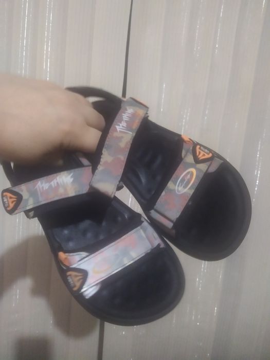 Продам детскую обувь