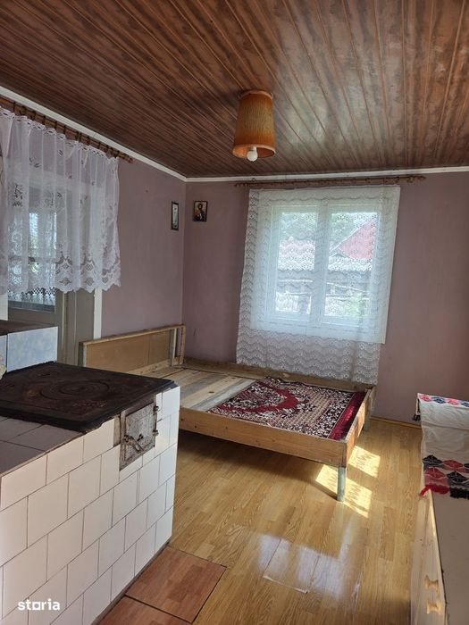Se vinde casă 4 camere parter Zamostea Suceava 30.000euro + anexe