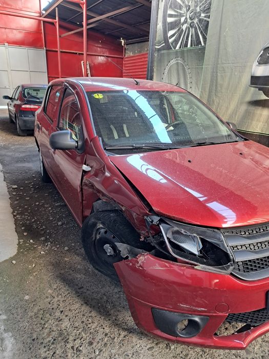 Dacia Sandero 1.2 Benzină, 2016, 17.000 km REALI – avariată, ideală pentru reparație sau dezmembrări