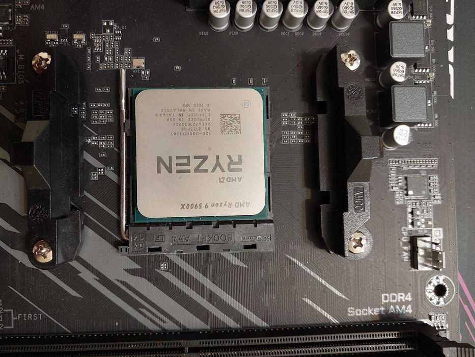 AMD Ryzen 9 5900X + Gigabyte B550M Aorus Elite