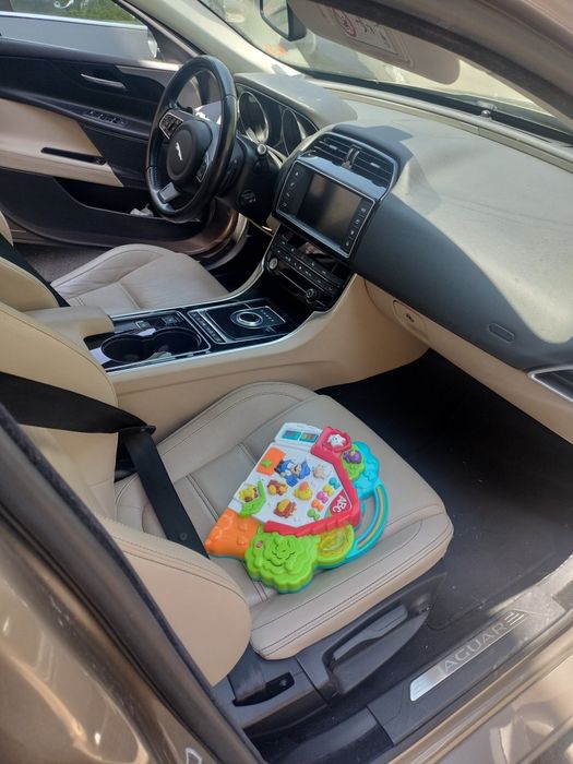 Vand sau schimb Jaguar XE 2016