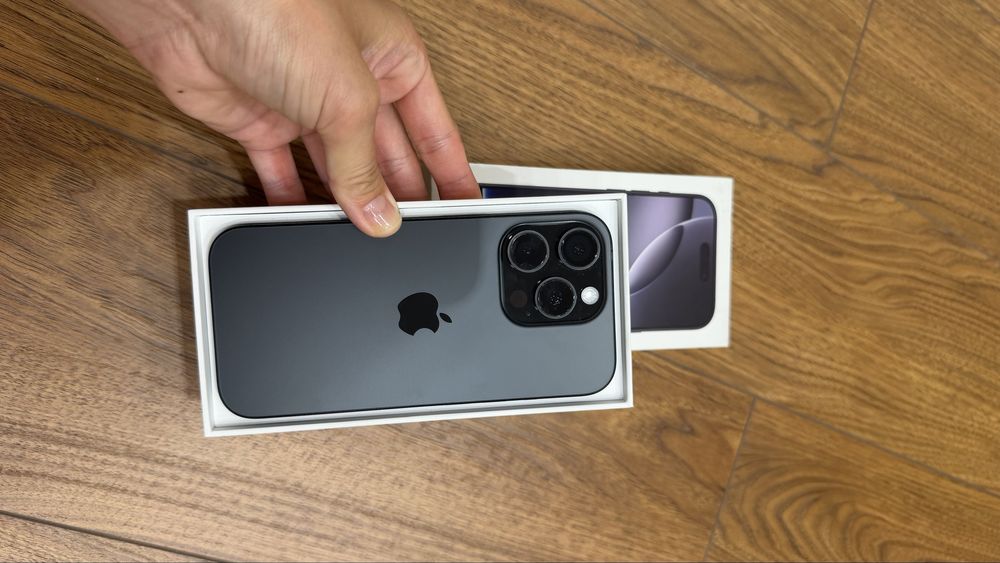 Продаю IPhone 16 pro