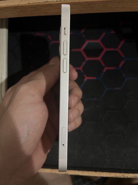 Iphone 12 sotiladi 240$