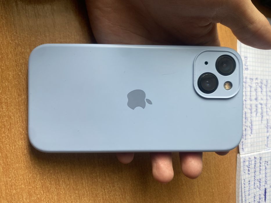 Продам Iphone 13
